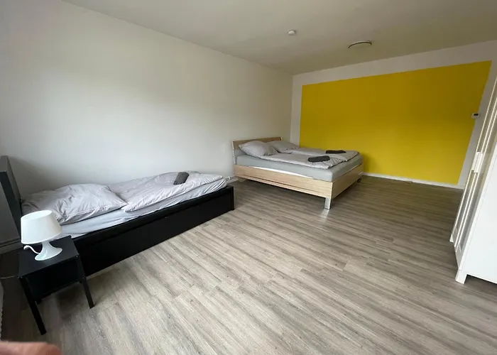 Schoene Zentrale In ホームステイ