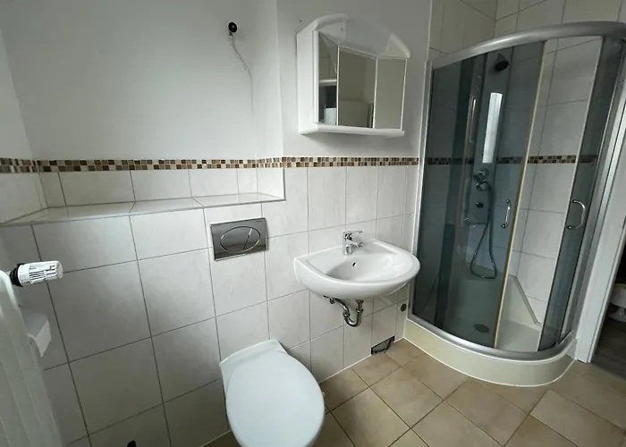 Schoene Zentrale In ホームステイ